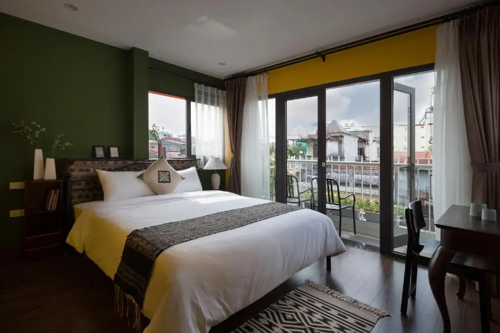 Ханой: Centraltique Downtown - Bespoke Colonial House Near Hoan Kiem Lake