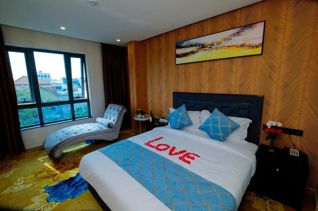 Тхузаумот: Diamond Hotel
