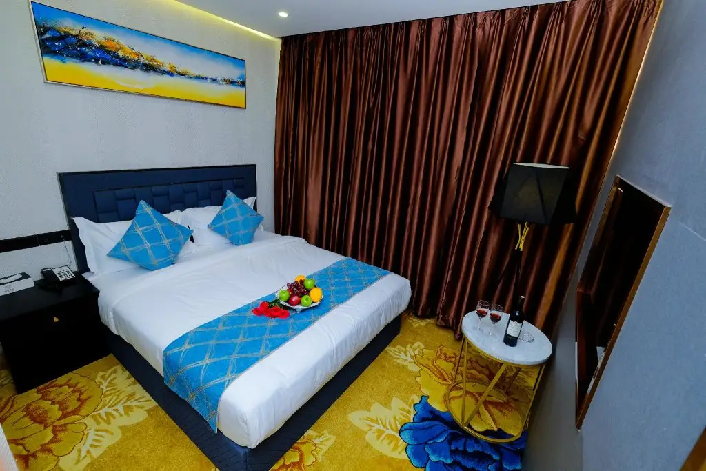 Тхузаумот: Diamond Hotel