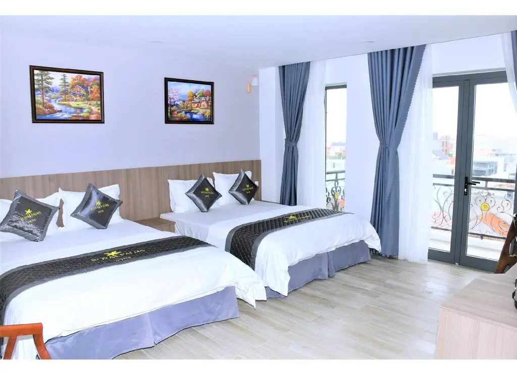 Туй-Хоа: Royal Palms Hotel