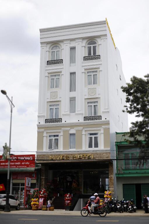 Лиен Нгха: River Hotel