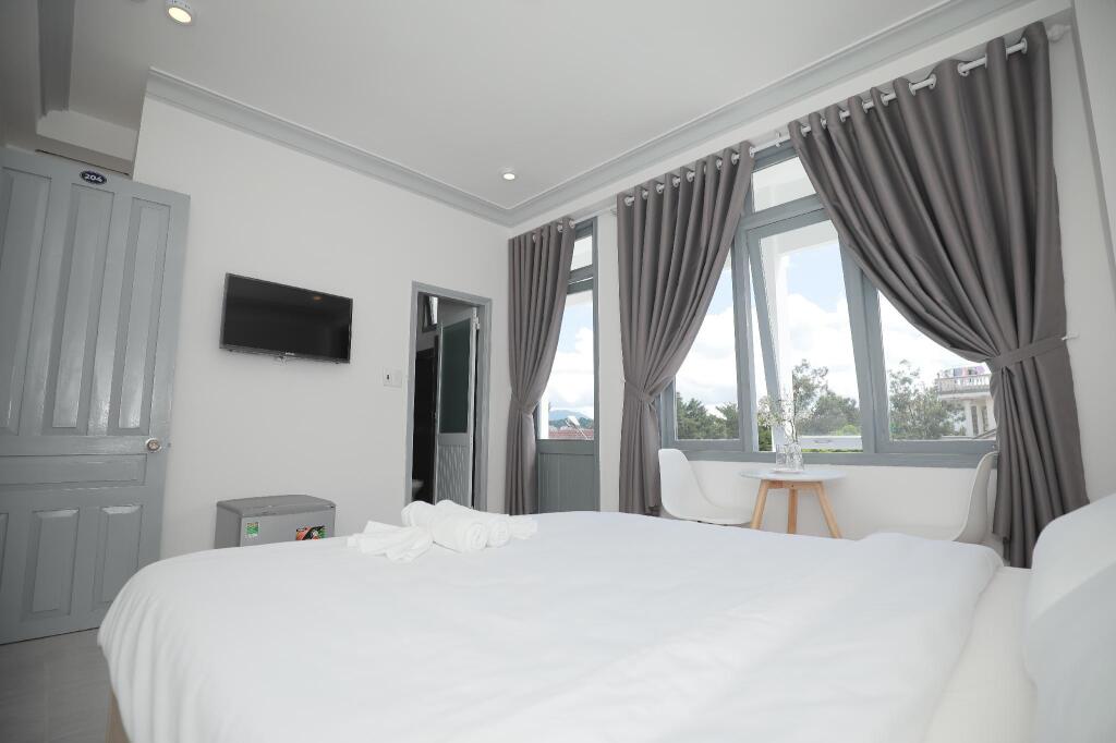 Далат: M Hotel