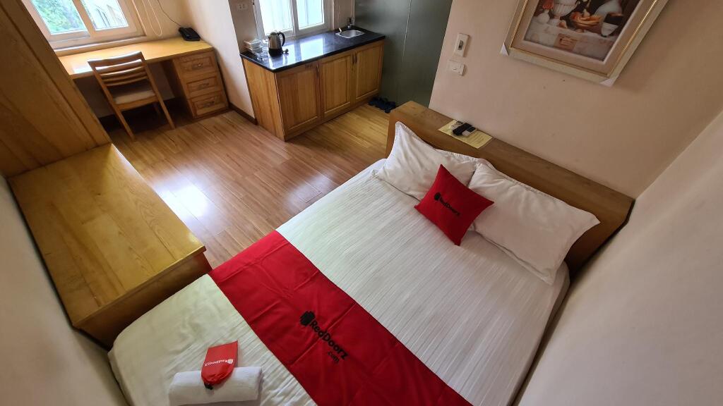 Reddoorz near Tran Duy Hung Street 3 — фото 1