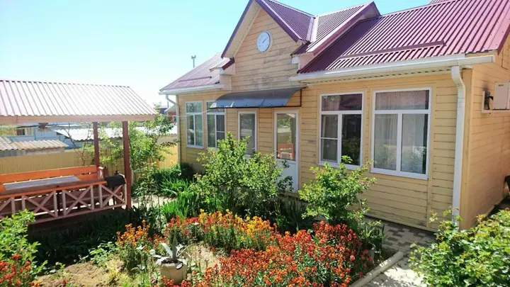 Голубицкая: Jardine Guest House
