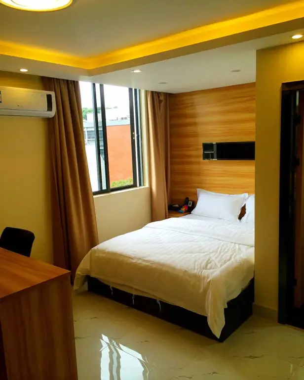 Чжухай: Lizhou Hotel (Gongbei Port Light Rail Station)