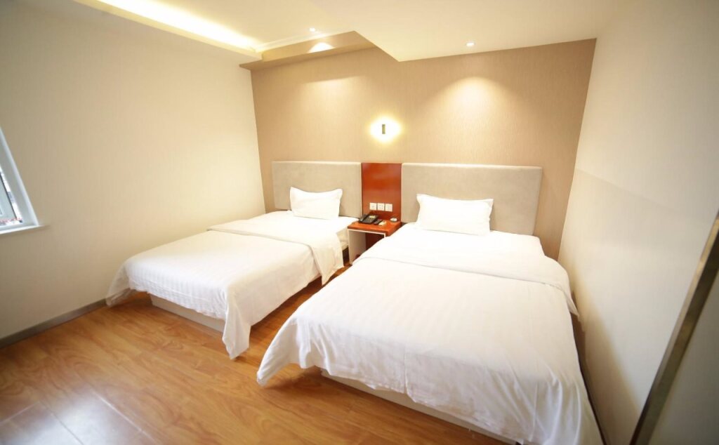 Фуян: 7 Days Inn Fuyang Railway Station Branch