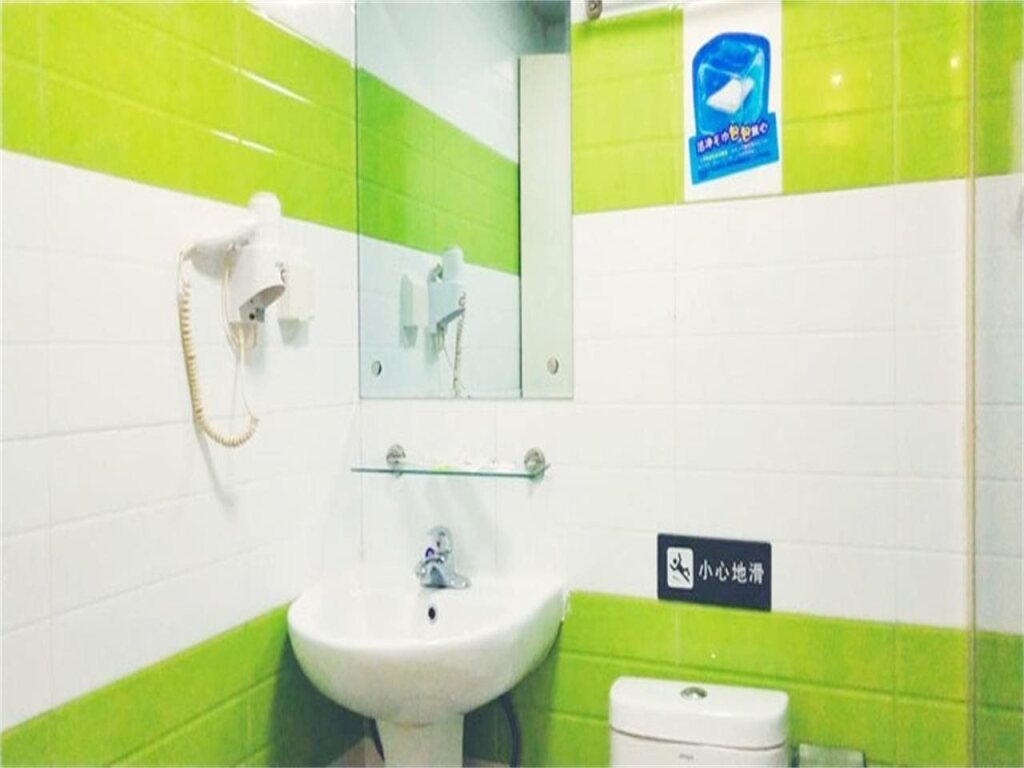 Цзуньи: 7Days Inn Zunyi Medical College