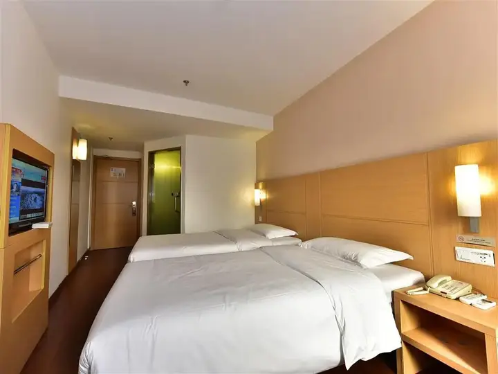 Нинбо: Ibis Ningbo Tianyi Square