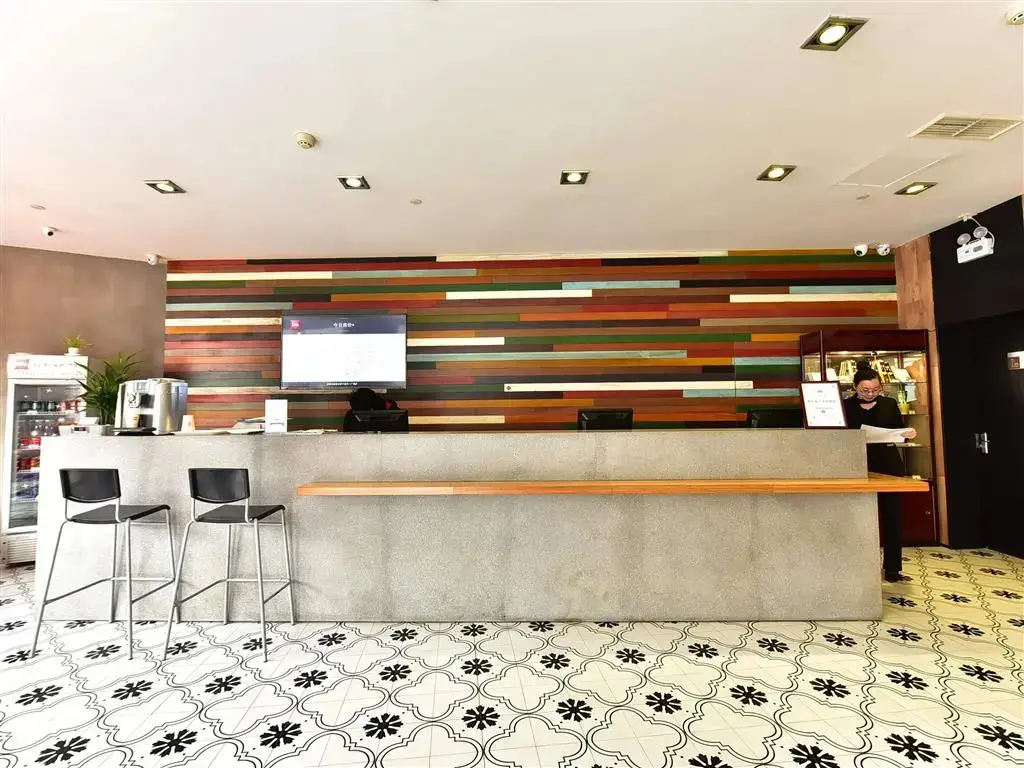 Нинбо: Ibis Ningbo Tianyi Square