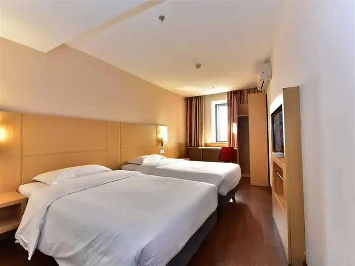Нинбо: Ibis Ningbo Tianyi Square