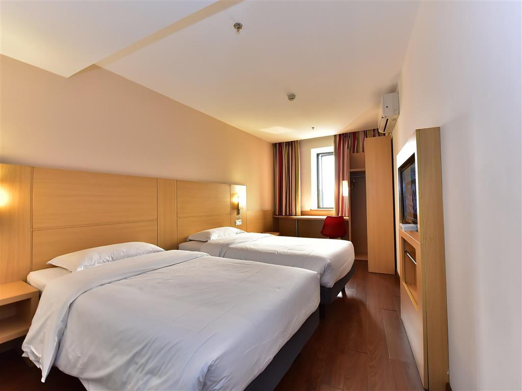 Нинбо: Ibis Ningbo Tianyi Square