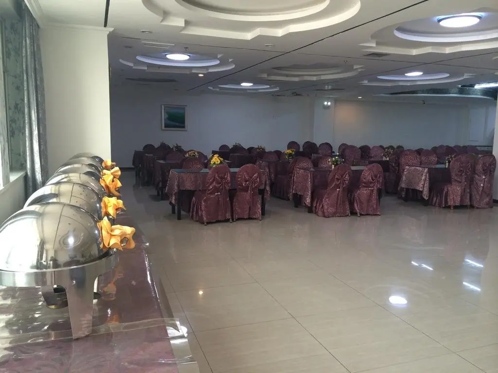 Урумчи: Kashgar International Hotel (South Railway Station, Trade City)
