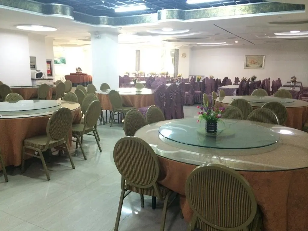 Урумчи: Kashgar International Hotel (South Railway Station, Trade City)