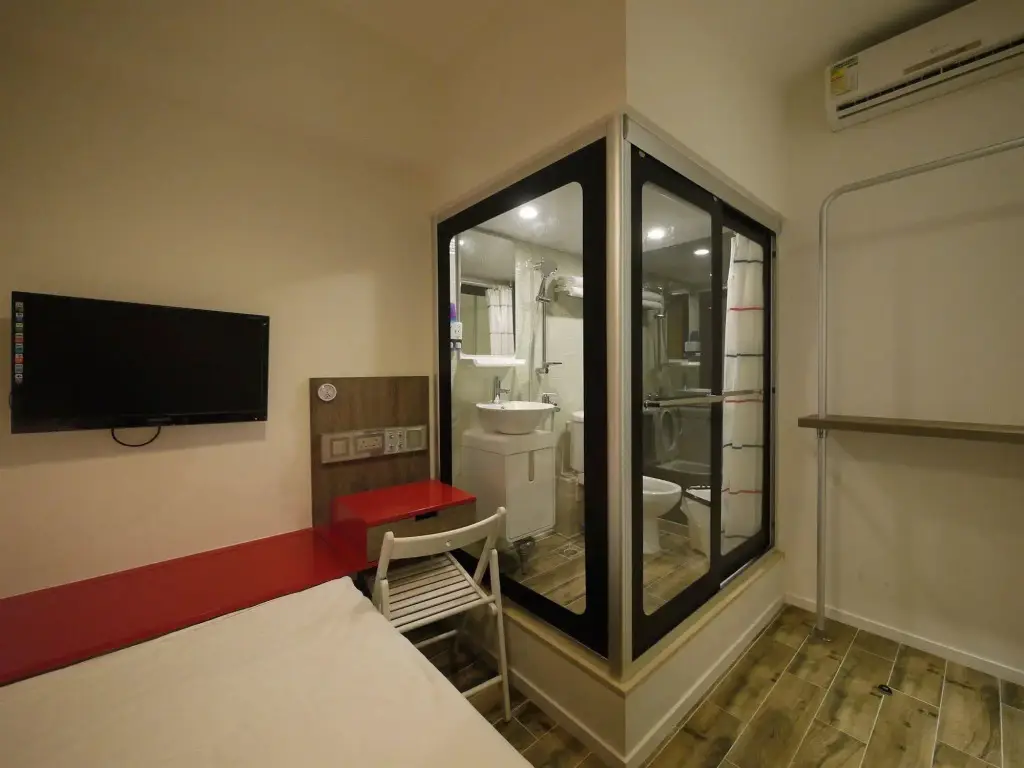 Гонконг: Panda's Hostel - Hot Dog Bus