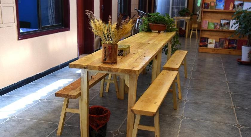 Цзюцюань: Dunhuang 8090 Guest House