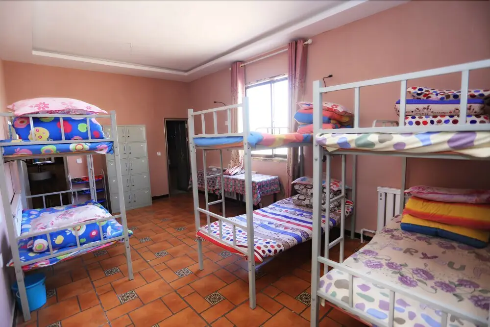 Цзюцюань: Dunhuang 8090 Guest House