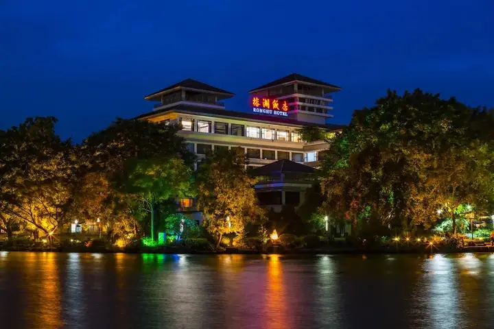 Гуйлинь: Ronghu Lake