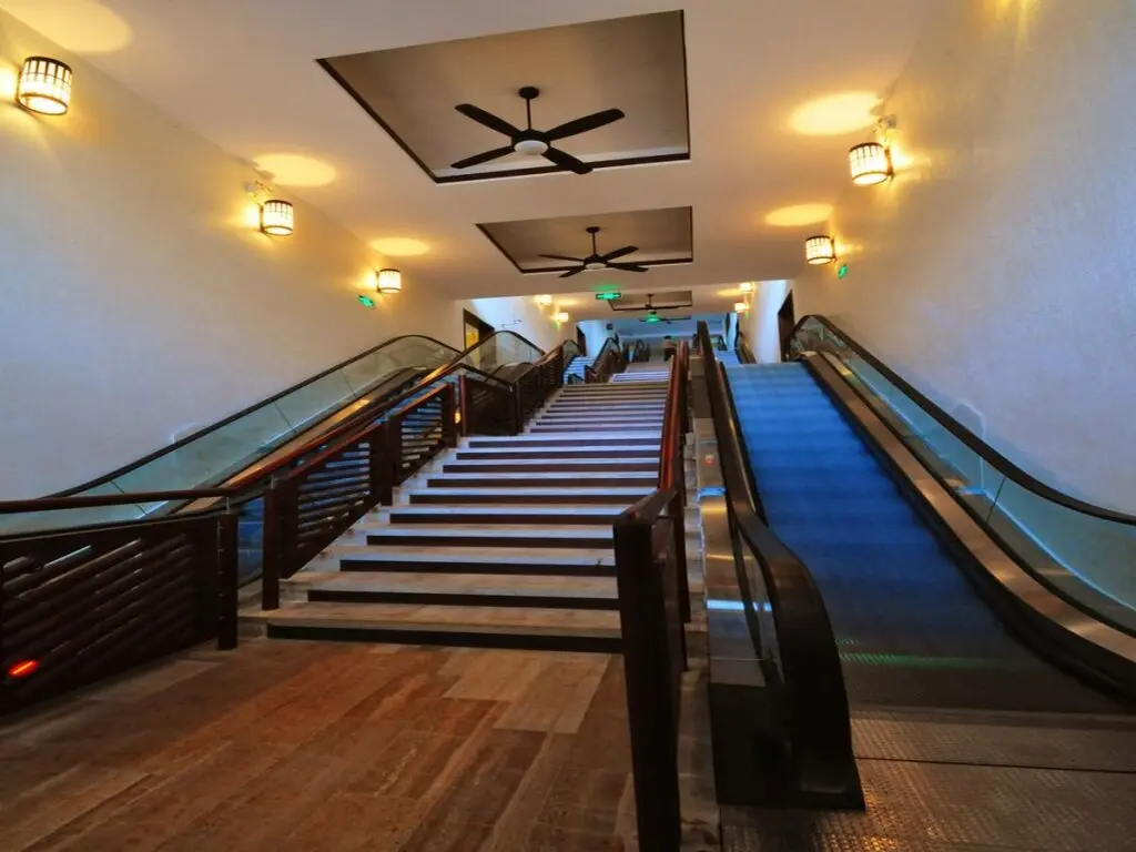 Баотин: Hainan Mount Qixian Tang Hotel