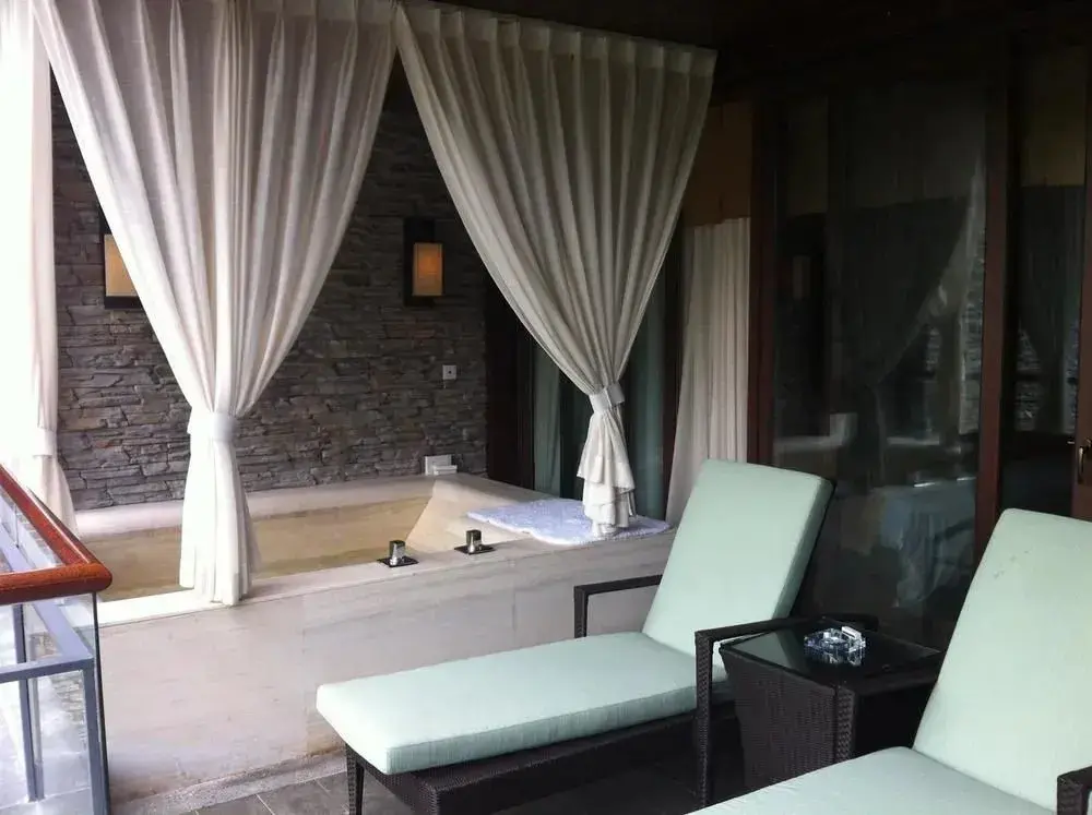 Баотин: Hainan Mount Qixian Tang Hotel