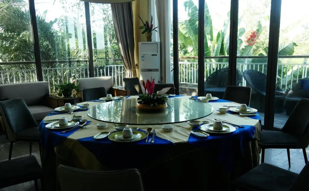 Баотин: Hainan Mount Qixian Tang Hotel