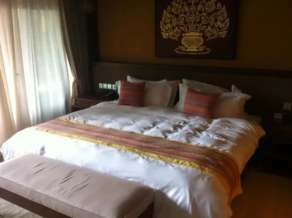 Баотин: Hainan Mount Qixian Tang Hotel