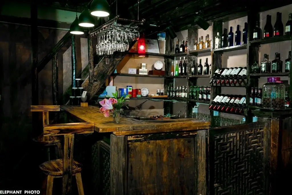 Дали: Water Inn