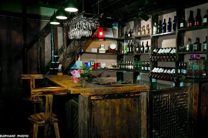 Дали: Water Inn