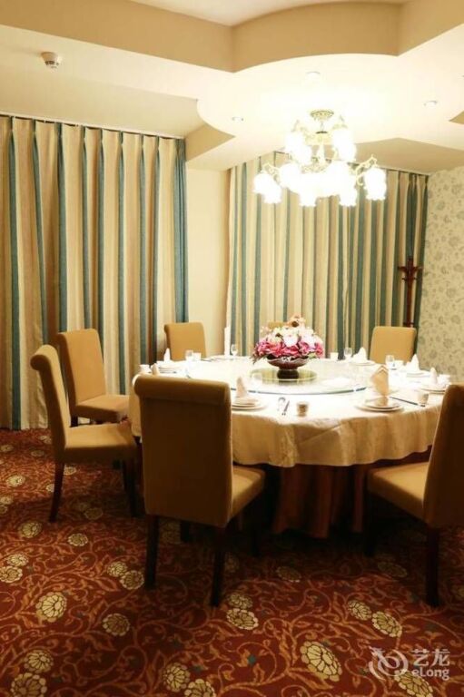 Циндао: Qingdao Zhongyang Business Hotel