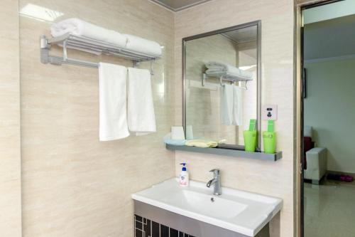 Шэньчжэнь: Shenzhen Reeger Apartment