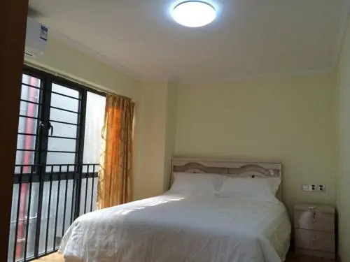 Шэньчжэнь: Shenzhen Reeger Apartment