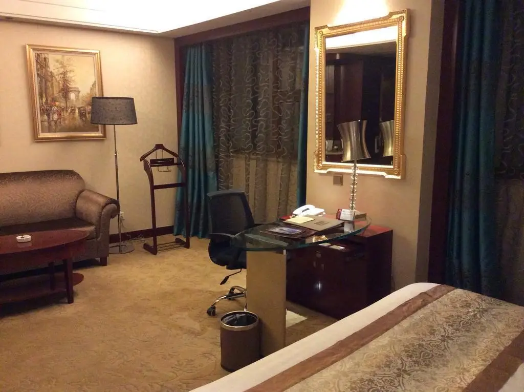 Харбин: New Paris Hotel - Harbin