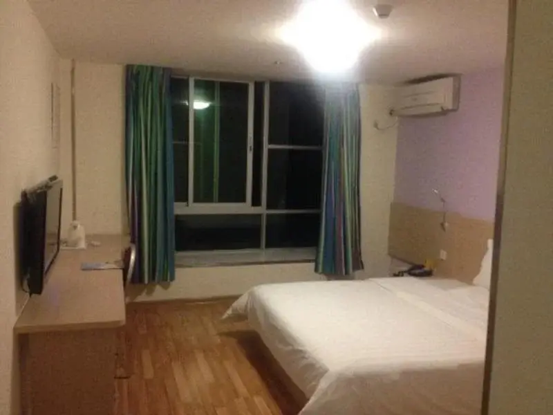 Сямынь: 7 Days Inn Xiamen Hai Cang Branch