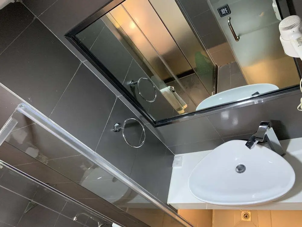 Гуанчжоу: Life Hotel (Ouzhuang Metro Station)