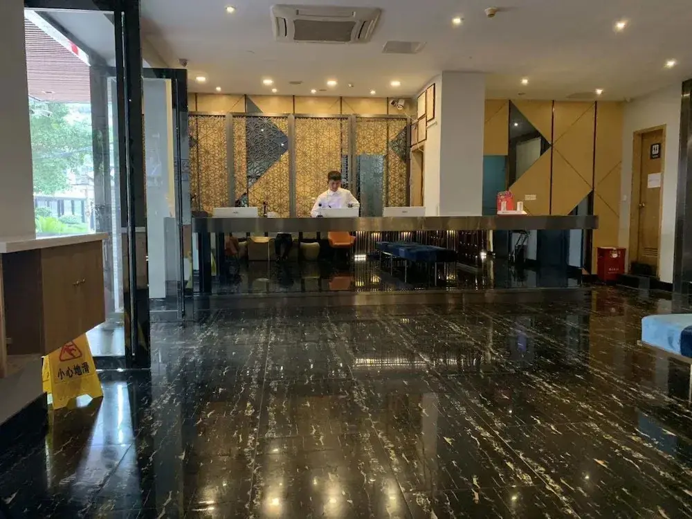 Гуанчжоу: Life Hotel (Ouzhuang Metro Station)