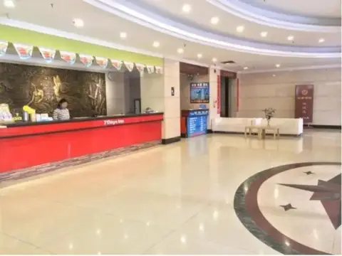 7 Days Inn Shenzhen Dongmen Pedestrian Street Shaibu Subway Station Branch — фото 1