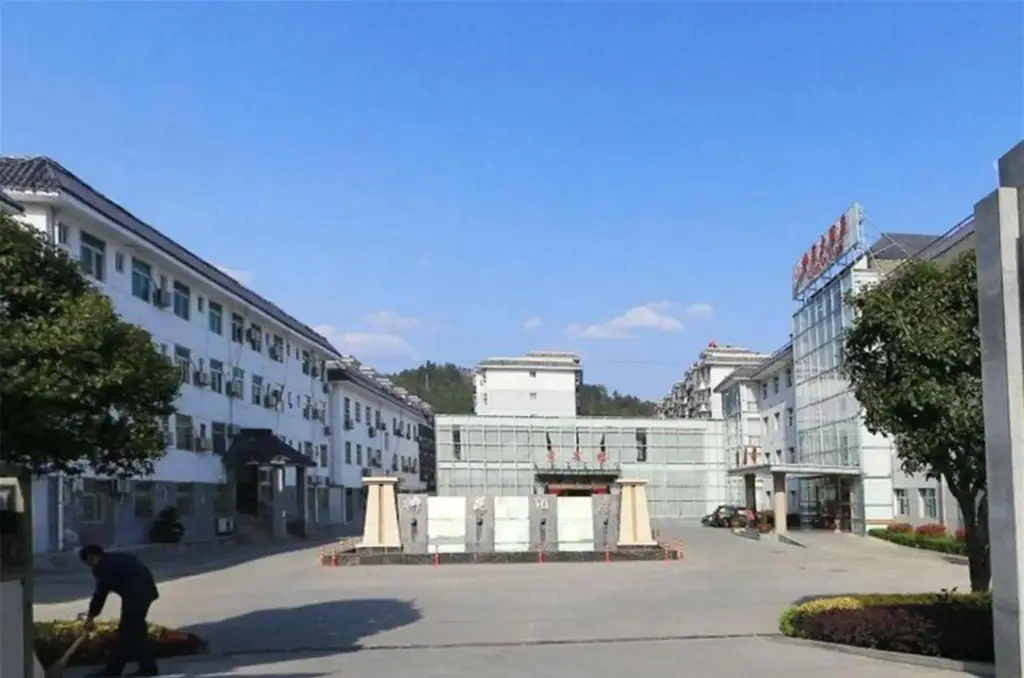Liuyuan Hotel — фото 1