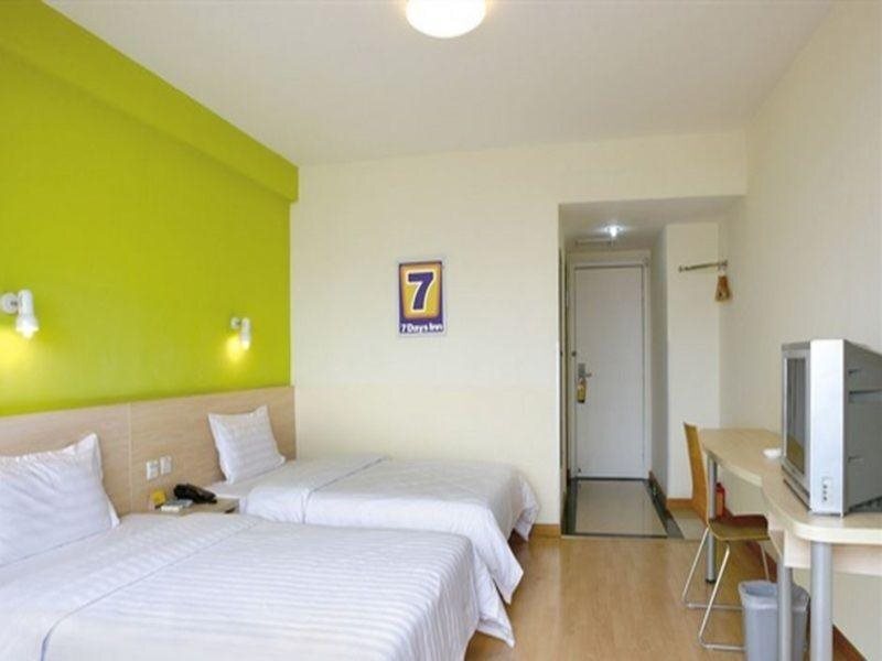Пекин: 7 Days Inn Beijing South Railway Station