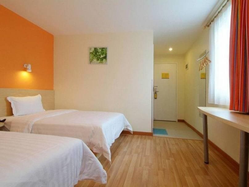 Пекин: 7 Days Inn Beijing Olympic Village