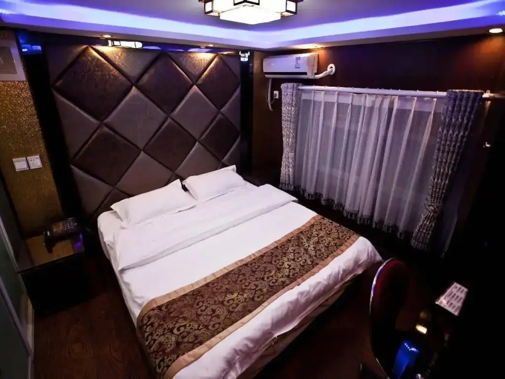 Циндао: Qingdao Laiyinbao Business Hotel