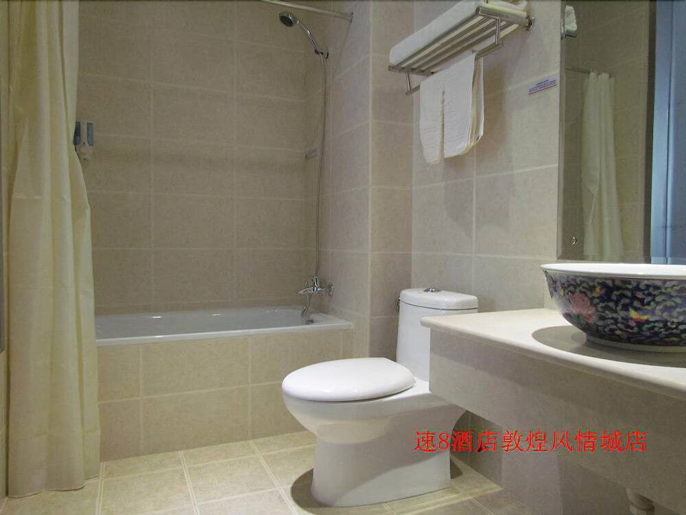 Цзюцюань: Super 8 Hotel Dunhuang Feng Qing Cheng