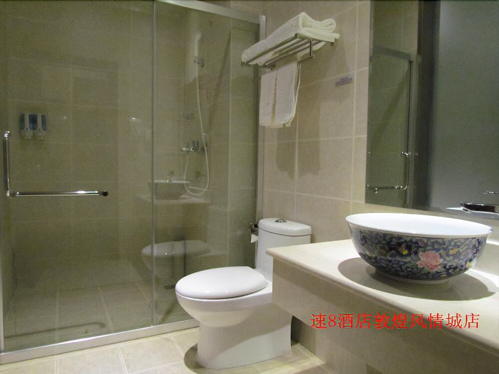 Цзюцюань: Super 8 Hotel Dunhuang Feng Qing Cheng