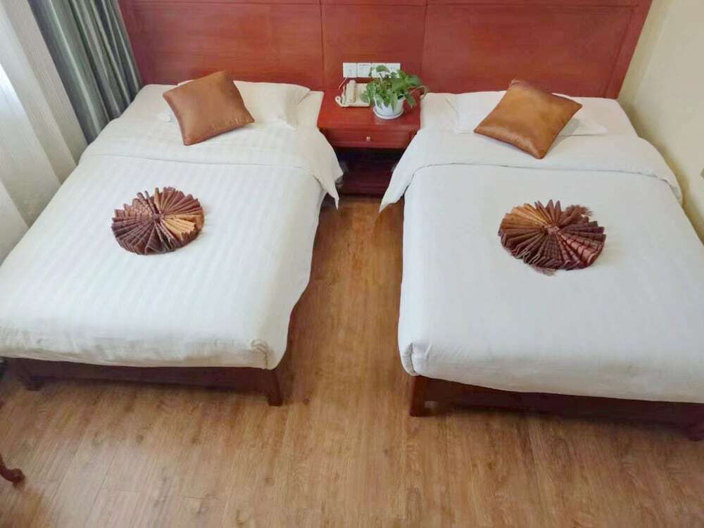 Цзюцюань: Super 8 Hotel Dunhuang Feng Qing Cheng