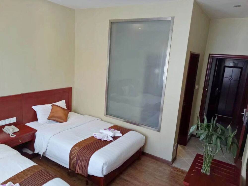 Цзюцюань: Super 8 Hotel Dunhuang Feng Qing Cheng