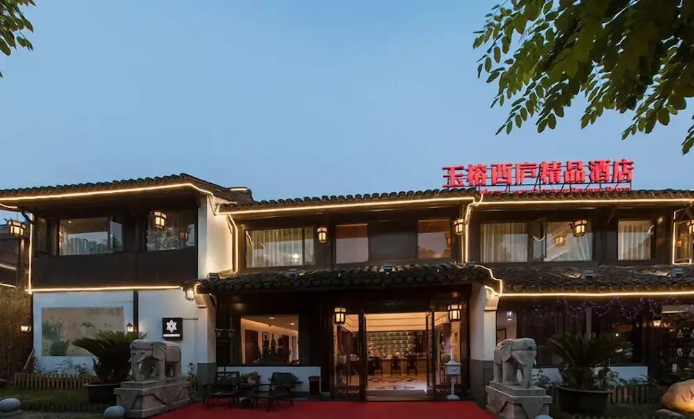 Yurong West Lake Cottage Resort Hotel — фото 1