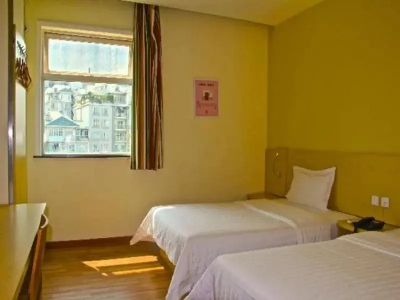 Шэньчжэнь: 7 Days Inn Shenzhen Longhua Qinghu Subway Branch