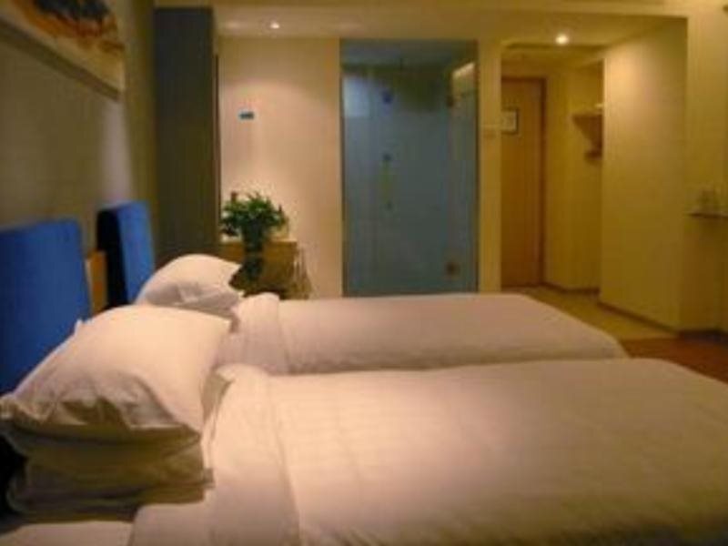 7 Days Inn — фото 1