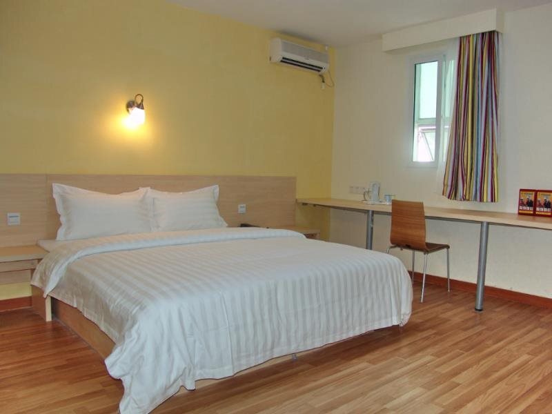 Пинлян: 7Days Inn Pingliang Ximenkou