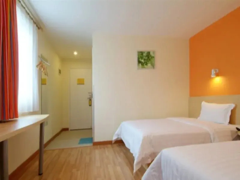 Маоминг: 7Days Inn Maoming Zhan Qian Road