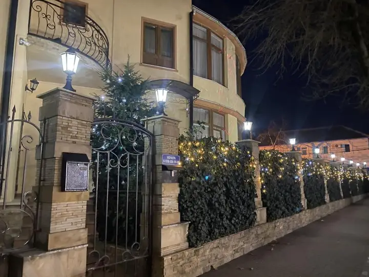 Геленджик: Гостевой Дом Плющ