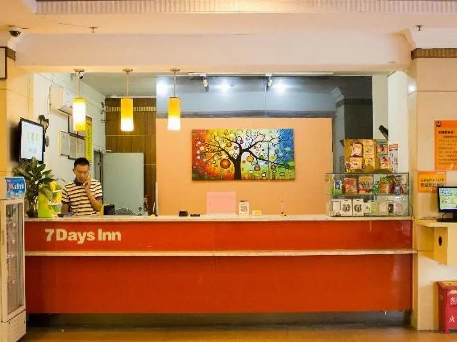 Мейчжу: 7Days Inn Meizhou Wuzhou Cheng Bus Terminal